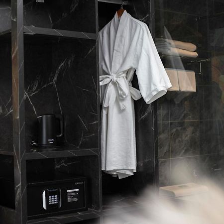 Madelise Amica Hotel And Travel Ханой Екстериор снимка
