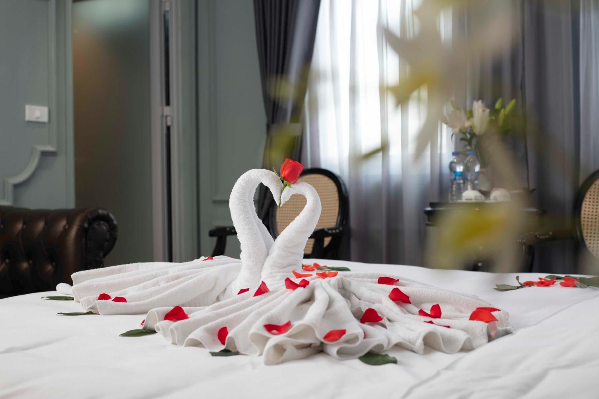 Madelise Amica Hotel And Travel Ханой Екстериор снимка