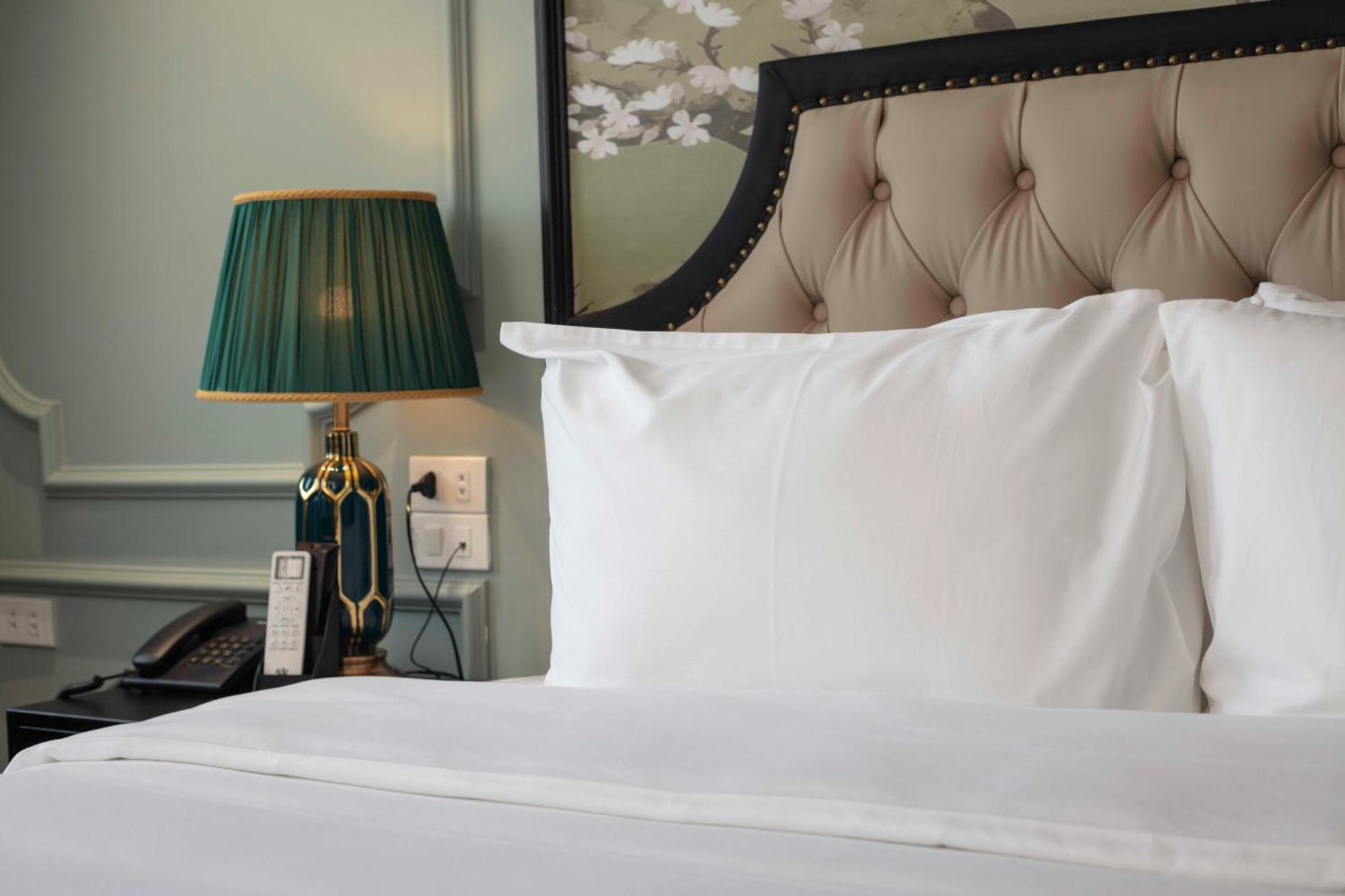 Madelise Amica Hotel And Travel Ханой Екстериор снимка